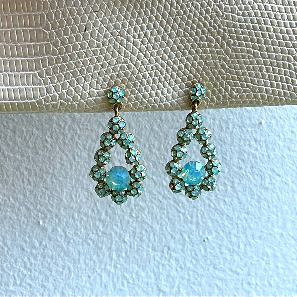 Green stone drop shaped earring